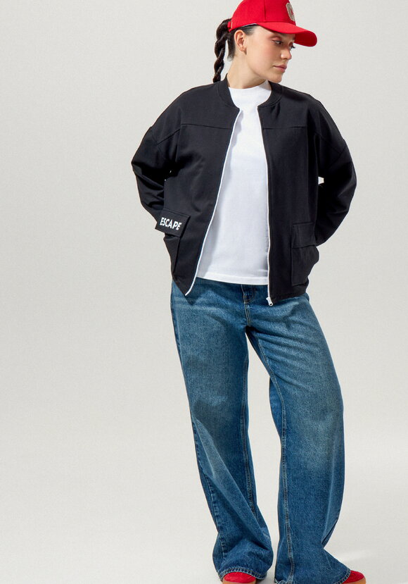 Бомбер с накладными карманами шир.  580, рис. 2