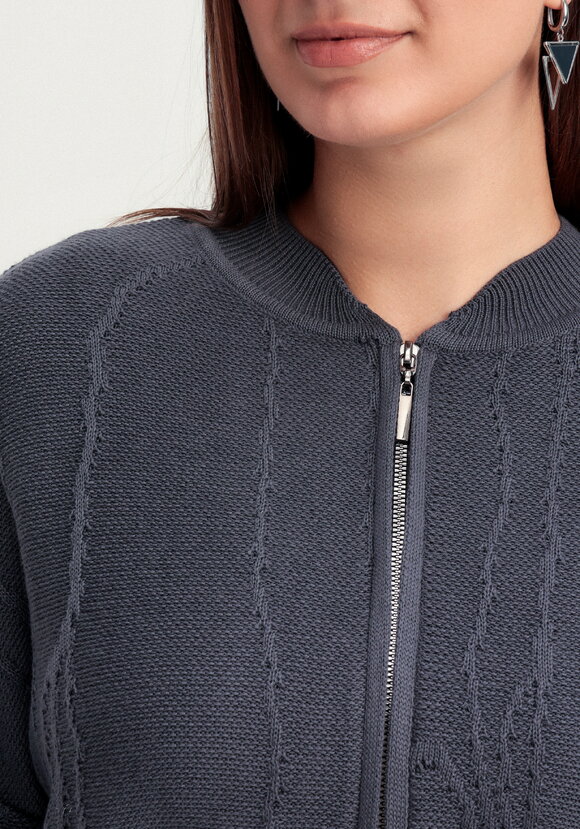 Бомбер с фактурным рисунком шир.  580, рис. 12