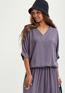 Блуза с V-образным вырезом свободная