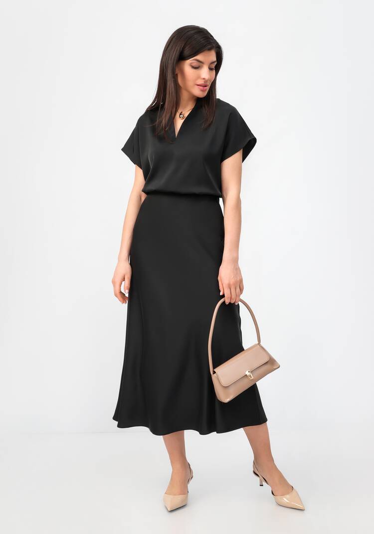 Блуза с V-образным вырезом с коротким рукавом шир.  750, рис. 18