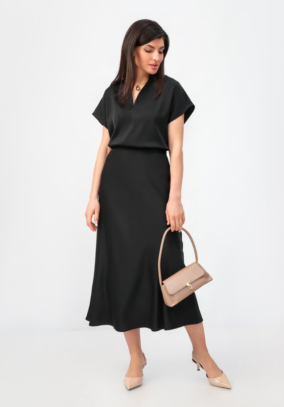 Блуза с V-образным вырезом с коротким рукавом шир.  580, рис. 18