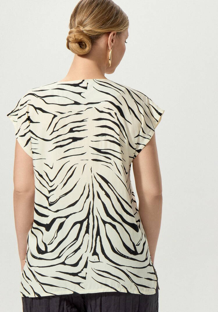 Блуза свободная с полосатым принтом шир.  750, рис. 19