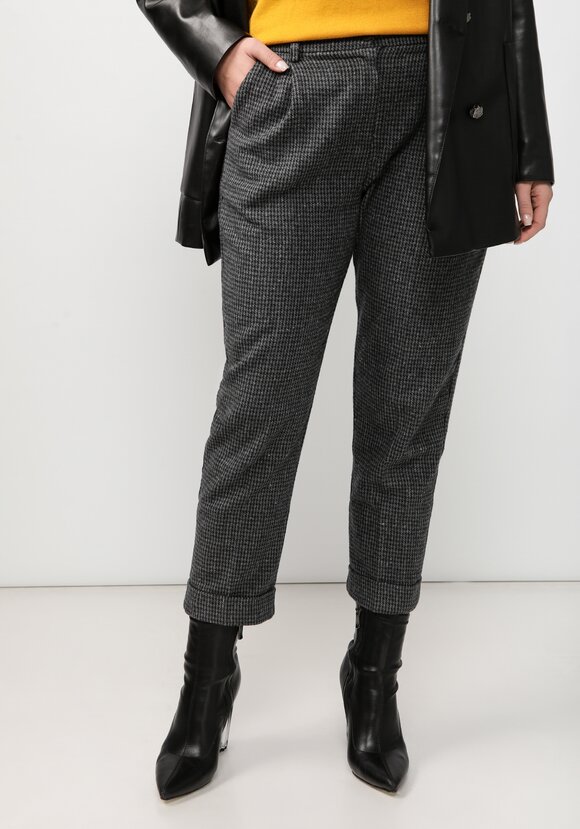 Брюки зауженные к низу с боковыми карманами шир.  580, рис. 1