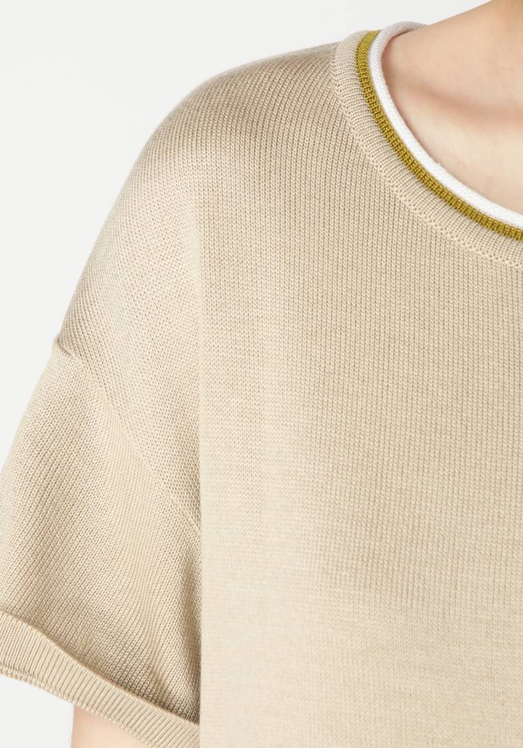 Футболка с отделкой по горловине шир.  750, рис. 9