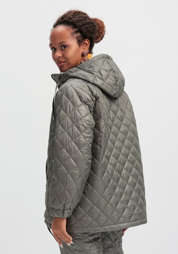 Куртка стёганая с капюшоном шир.  580, рис. 13