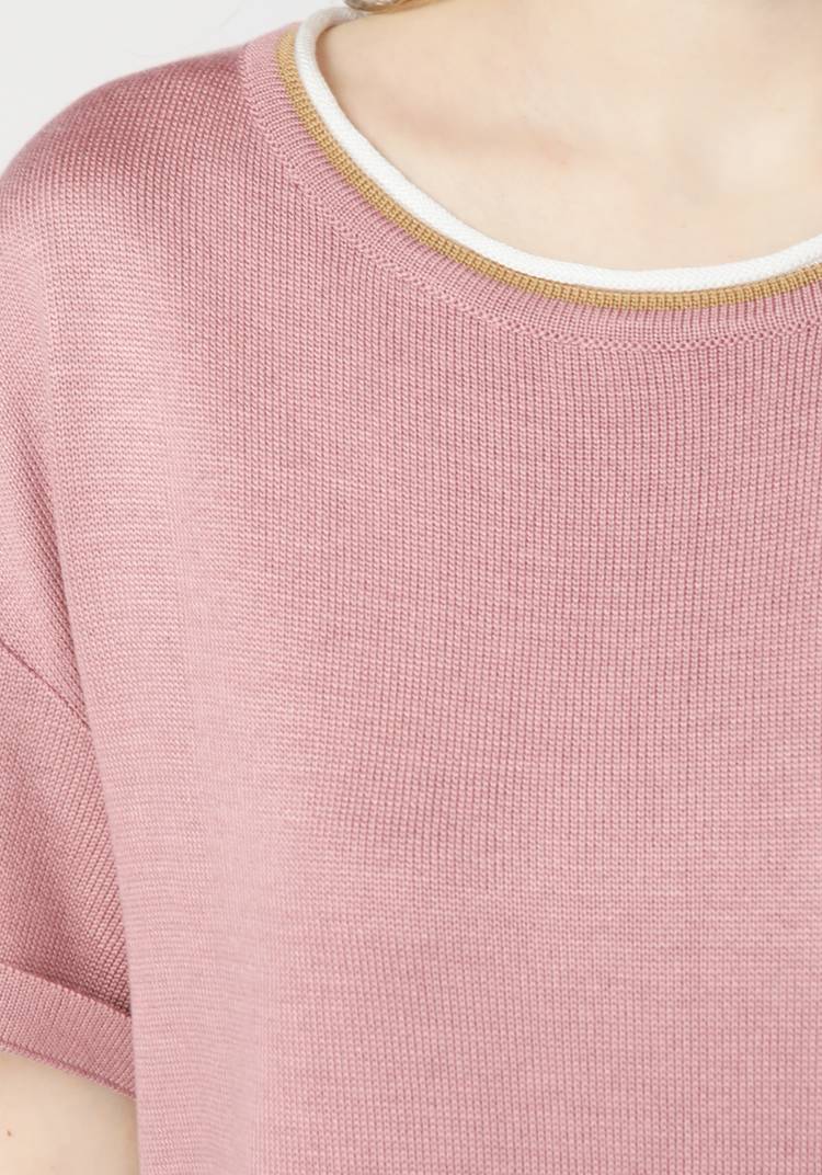 Футболка с отделкой по горловине шир.  750, рис. 30