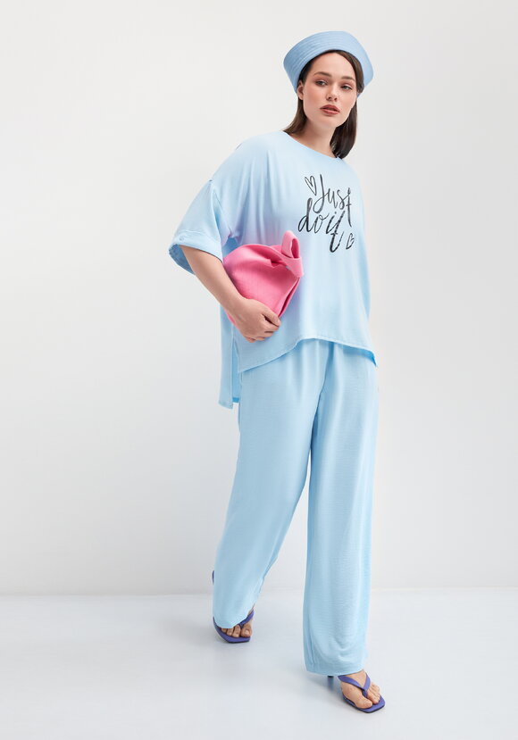 Костюм брючный с лаконичным принтом шир.  580, рис. 2