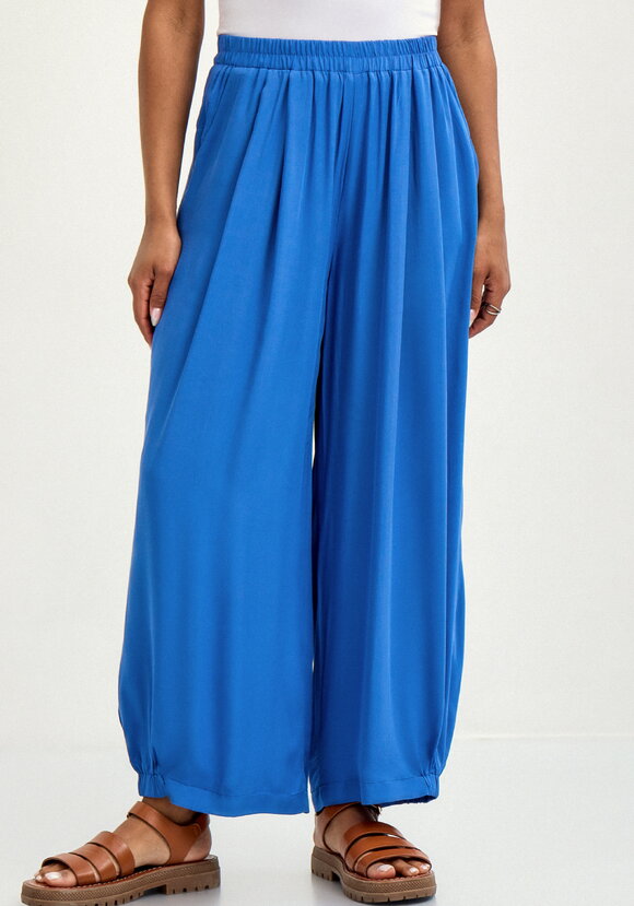 Брюки свободного кроя на резинке по низу шир.  580, рис. 20