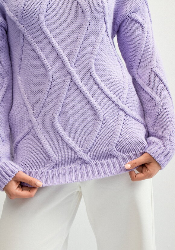 Свитер с объемными ромбами шир.  580, рис. 35