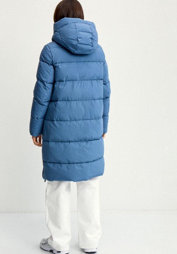 Пуховик стеганый свободного кроя с капюшоном шир.  580, рис. 21