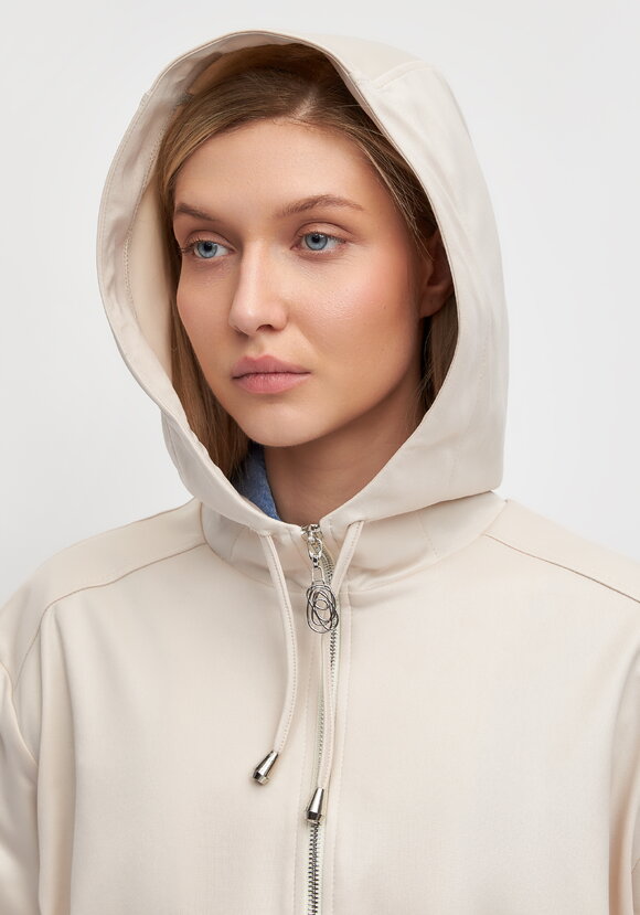 Ветровка с ажурным узором на карманах шир.  580, рис. 29