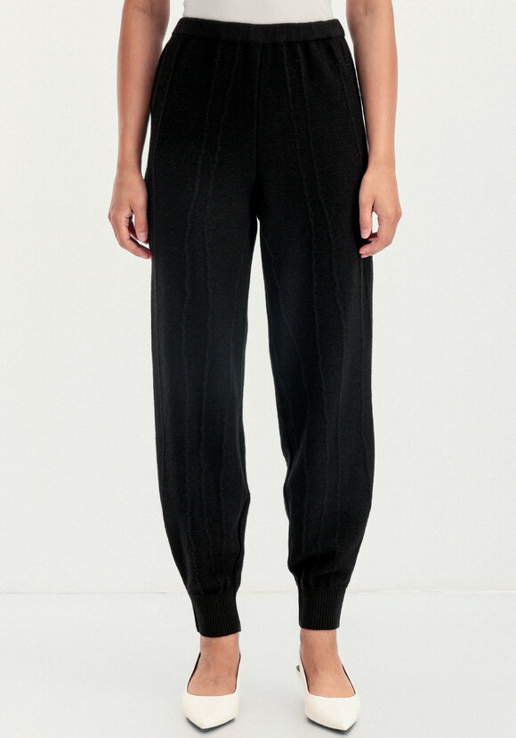 Брюки джоггеры с фактурным рисунком шир.  580, рис. 20