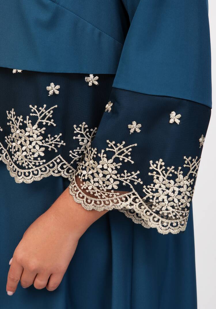 Платье с отделкой кружевом шир.  750, рис. 24