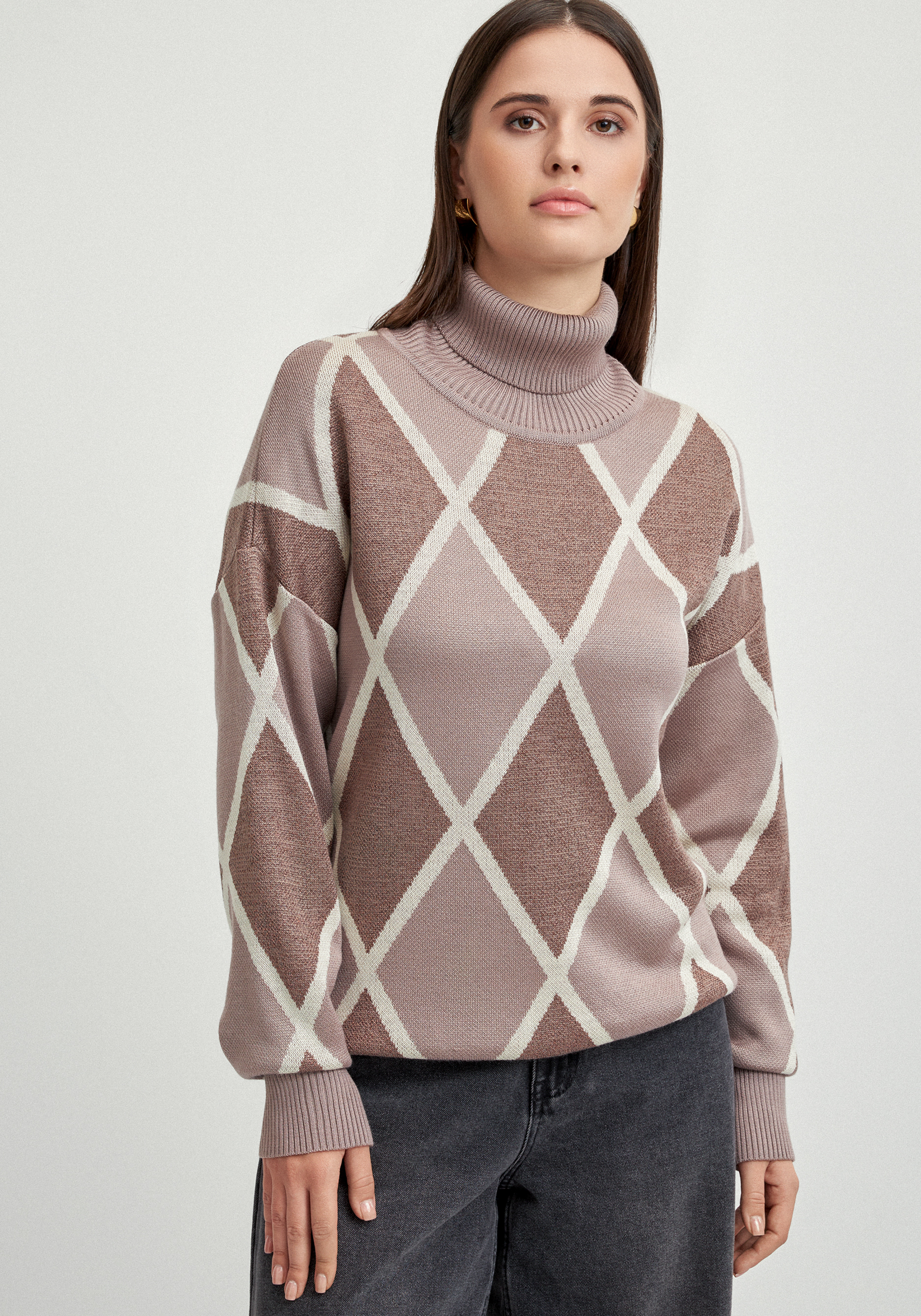 Свитер с рисунком "ромбы" и метанитью