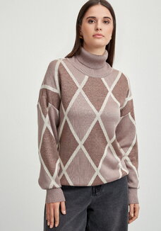 Свитер с рисунком ромбы и метанитью