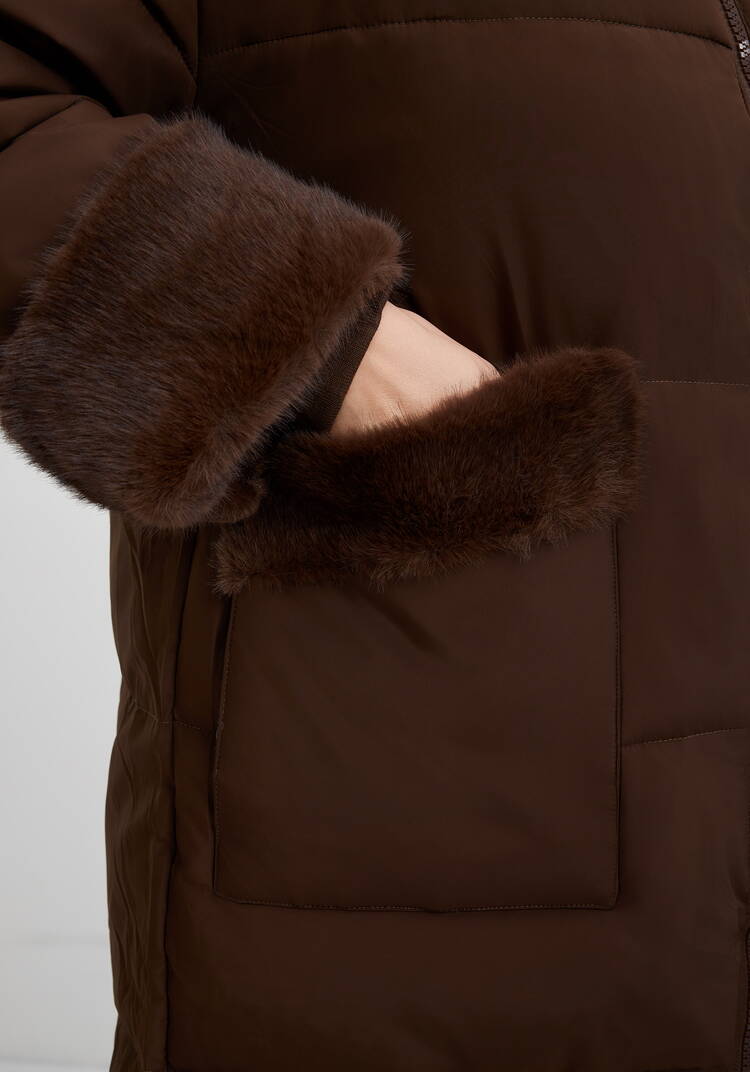 Пальто с меховой опушкой под норку шир.  750, рис. 28