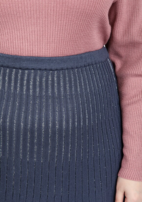 Юбка фактурная в вертикальную полоску шир.  580, рис. 4