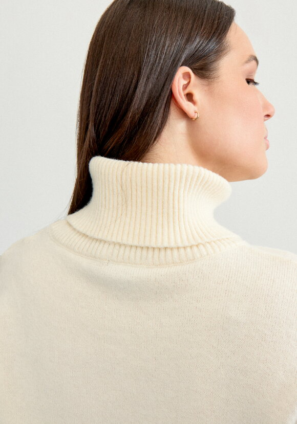 Свитер с объемным воротом шир.  580, рис. 13