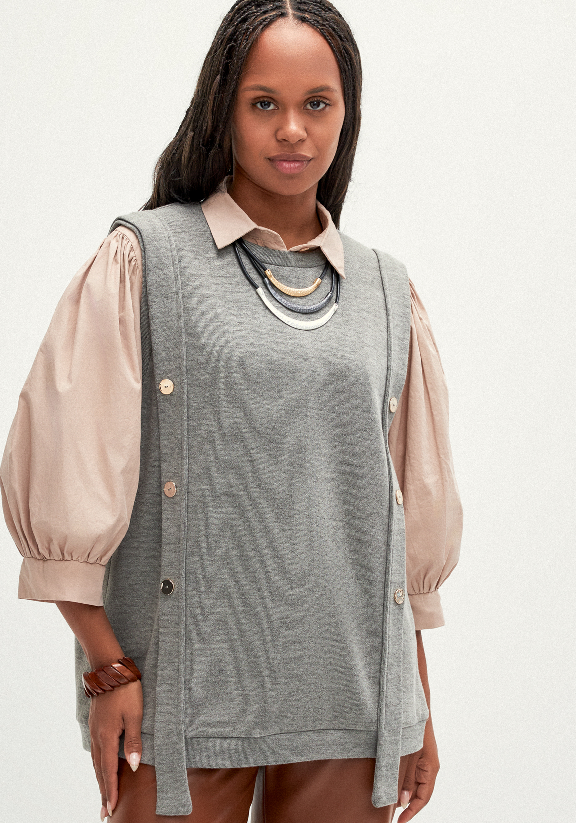 Жилет трикотажный с пуговицами