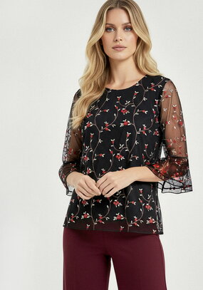 Блуза из ткани с вышивкой