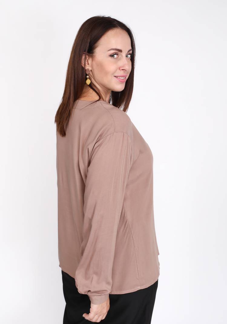 Блузка с V-образным вырезом, свободного кроя шир.  750, рис. 6