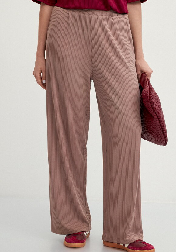 Брюки свободного кроя в рубчик шир.  580, рис. 34