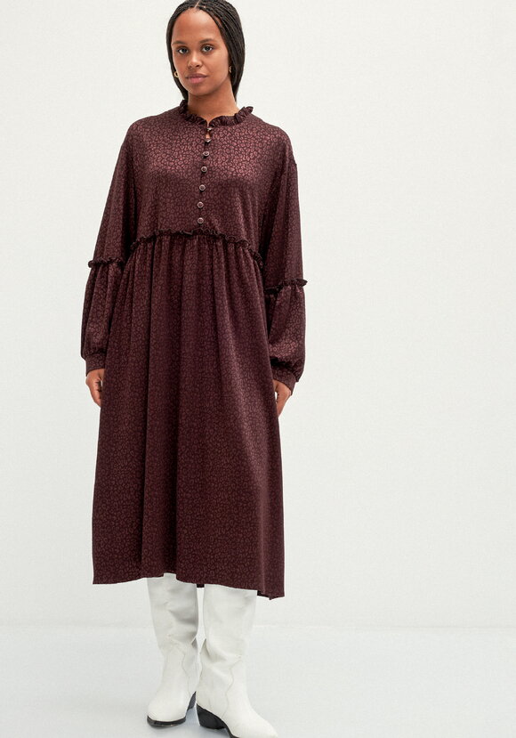 Платье свободного кроя с кокеткой шир.  580, рис. 12