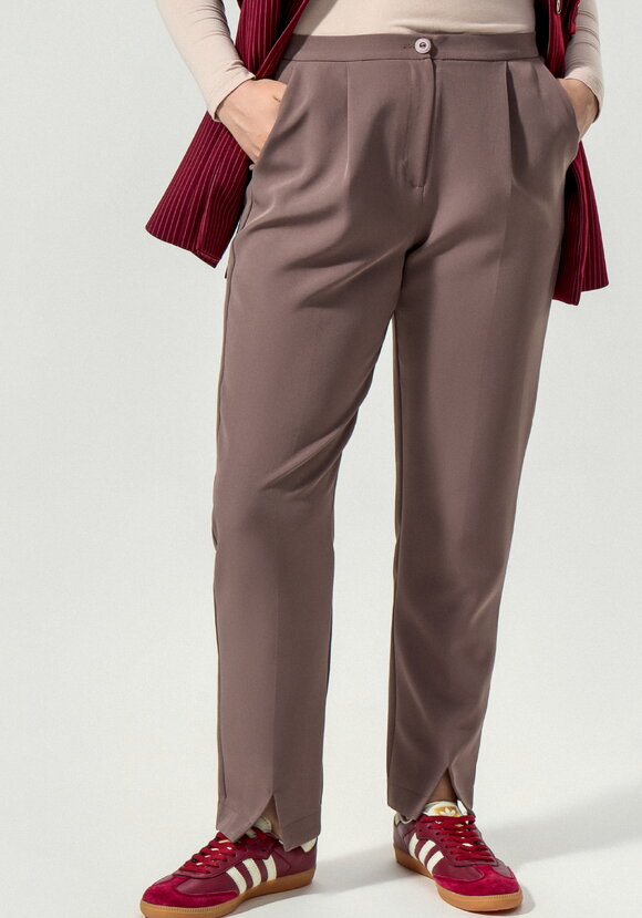 Брюки прямого кроя с разрезами шир.  580, рис. 7