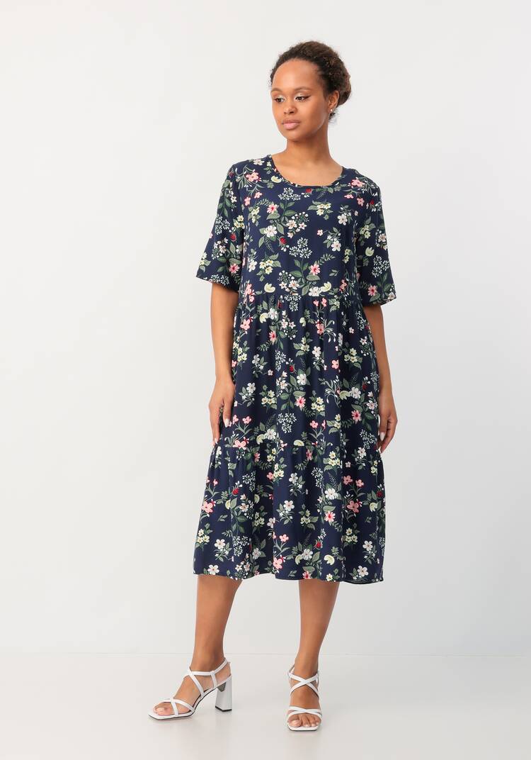 Платье с отрезной талией и коротким рукавом шир.  750, рис. 23