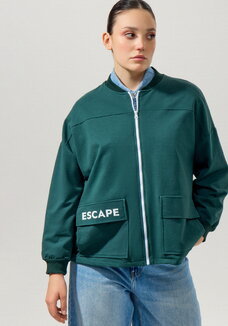 Бомбер с накладными карманами