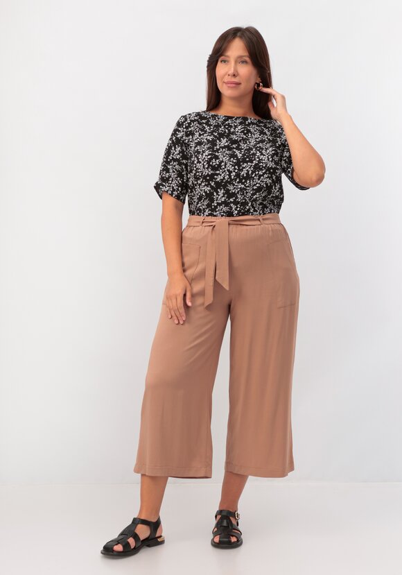 Брюки-кюлоты с накладными карманами шир.  580, рис. 24