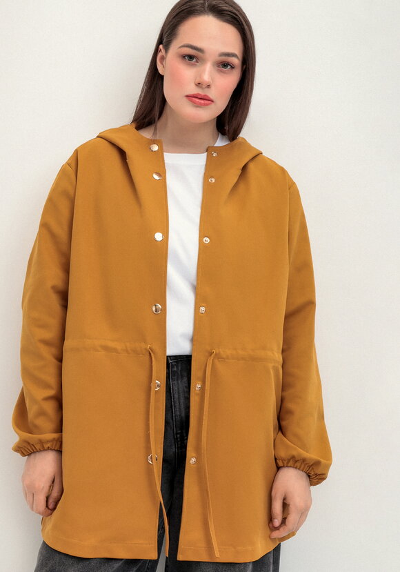 Ветровка с капюшоном и талии на кулиске шир.  580, рис. 17