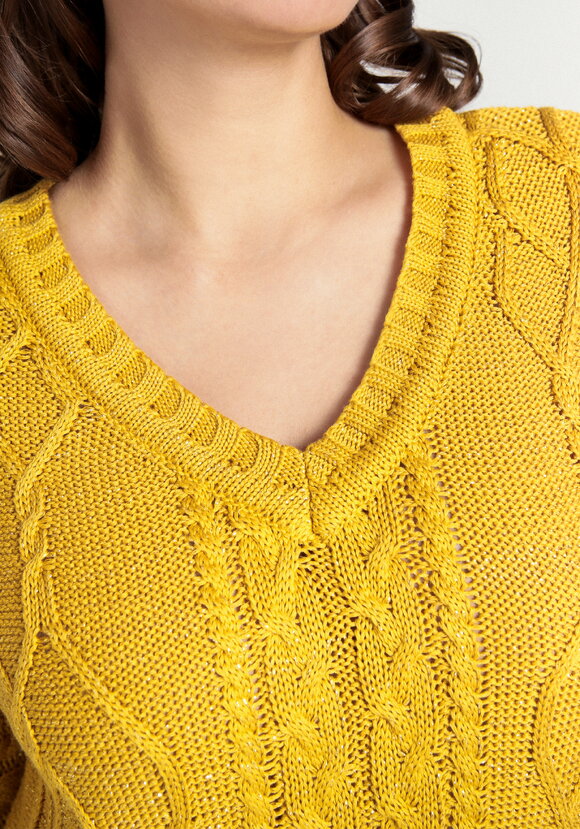 Джемпер с V-образным вырезом и косами шир.  580, рис. 19