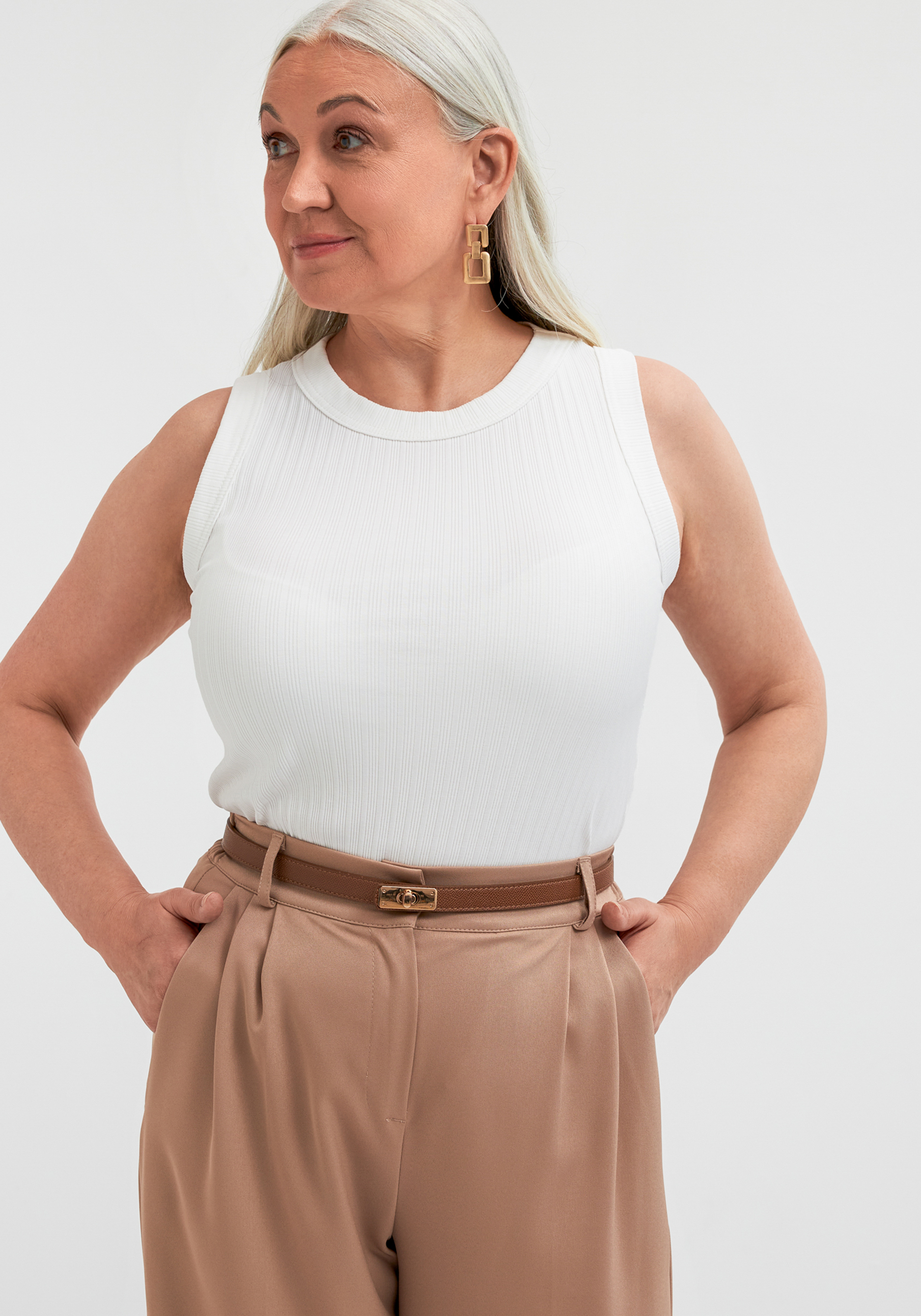 

Топ "Мира", Белый