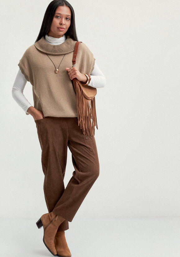 Брюки с карманом в рельефе шир.  580, рис. 36