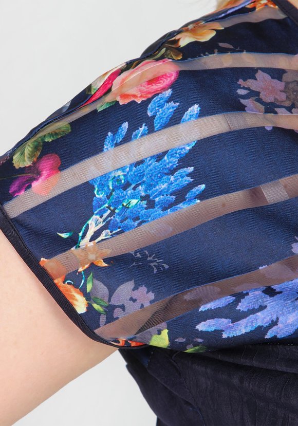 Блуза с цветочными вставками шир.  580, рис. 7