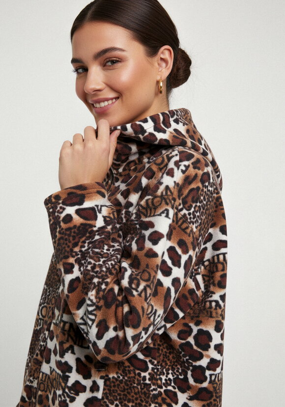 Толстовка из принтованного флиса шир.  580, рис. 32