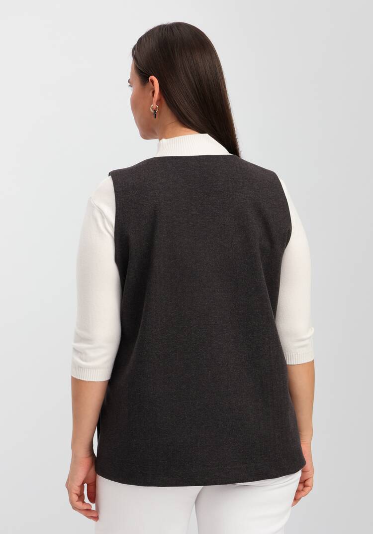 Жилет А-силуэта с дизайнерской застёжкой шир.  750, рис. 20