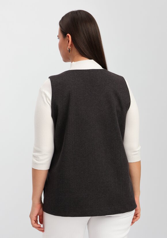 Жилет А-силуэта с дизайнерской застёжкой шир.  580, рис. 20