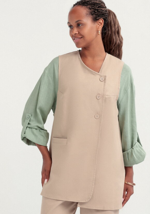 Жилет с асимметричной застежкой шир.  580, рис. 9