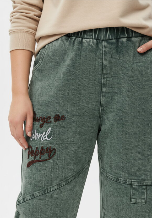 Джинсы с вышивкой на резинке шир.  580, рис. 5