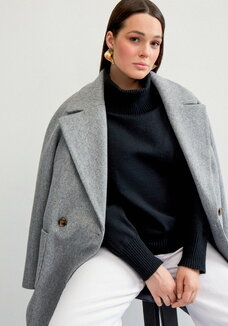 Свитер с объемным воротом