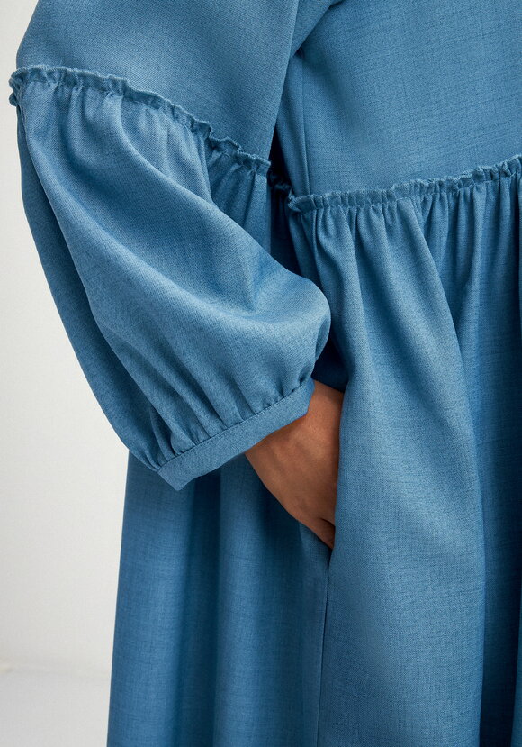 Платье с обьемными рукавами шир.  580, рис. 6