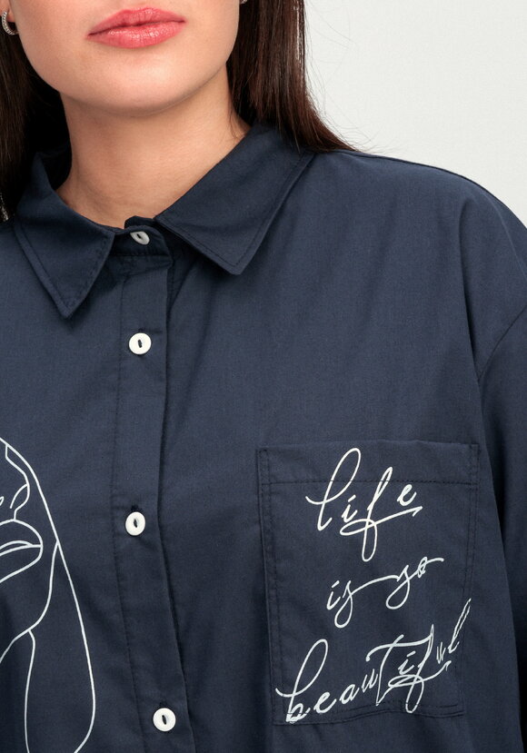 Рубашка с принтом на передней полочке шир.  580, рис. 40