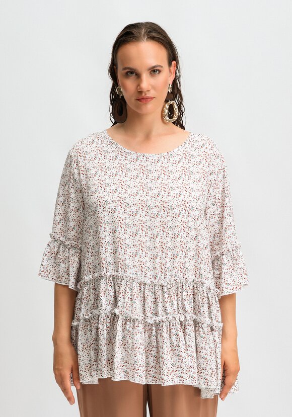 Блуза с воланом по низу и на рукавах шир.  580, рис. 22