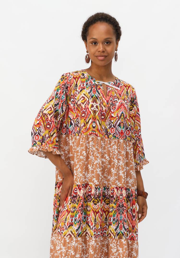 Платье с ярусами и комбинированным принтом шир.  750, рис. 35