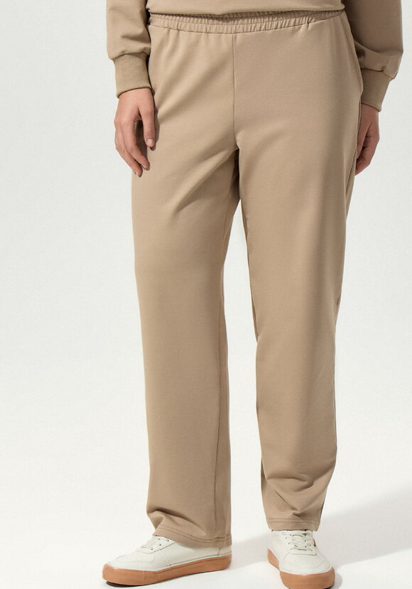 Костюм из брюк и свитшота с принтом на  груди шир.  580, рис. 25