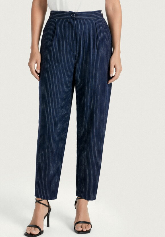 Костюм из жакета и брюк в полоску шир.  580, рис. 32