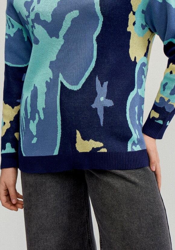 Джемпер с крупным цветочным орнаментом шир.  580, рис. 5