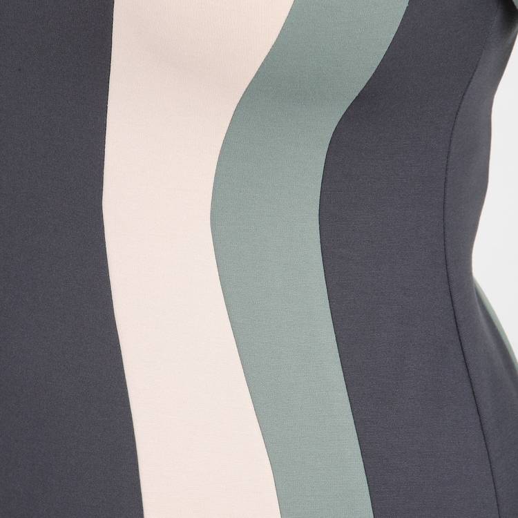 Платье с вертикальными контрастными вставками шир.  750, рис. 14